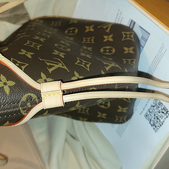 Authentic LV MM Neverful Tote2021 - Picture 8 of 17